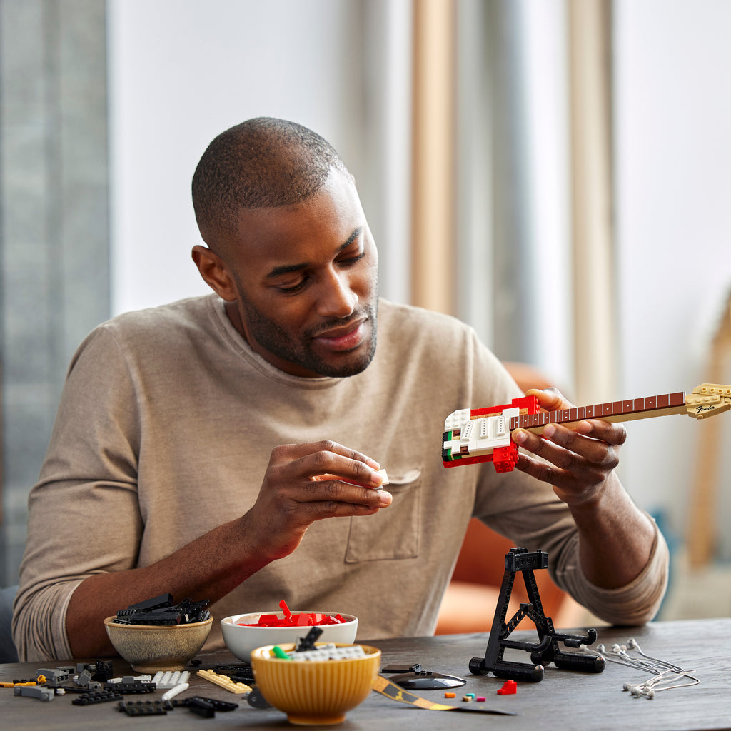 LEGO® Ideas Fender® Stratocaster™ - Bộ Lắp Ráp Mô Hình Guitar Điện LEGO 21329