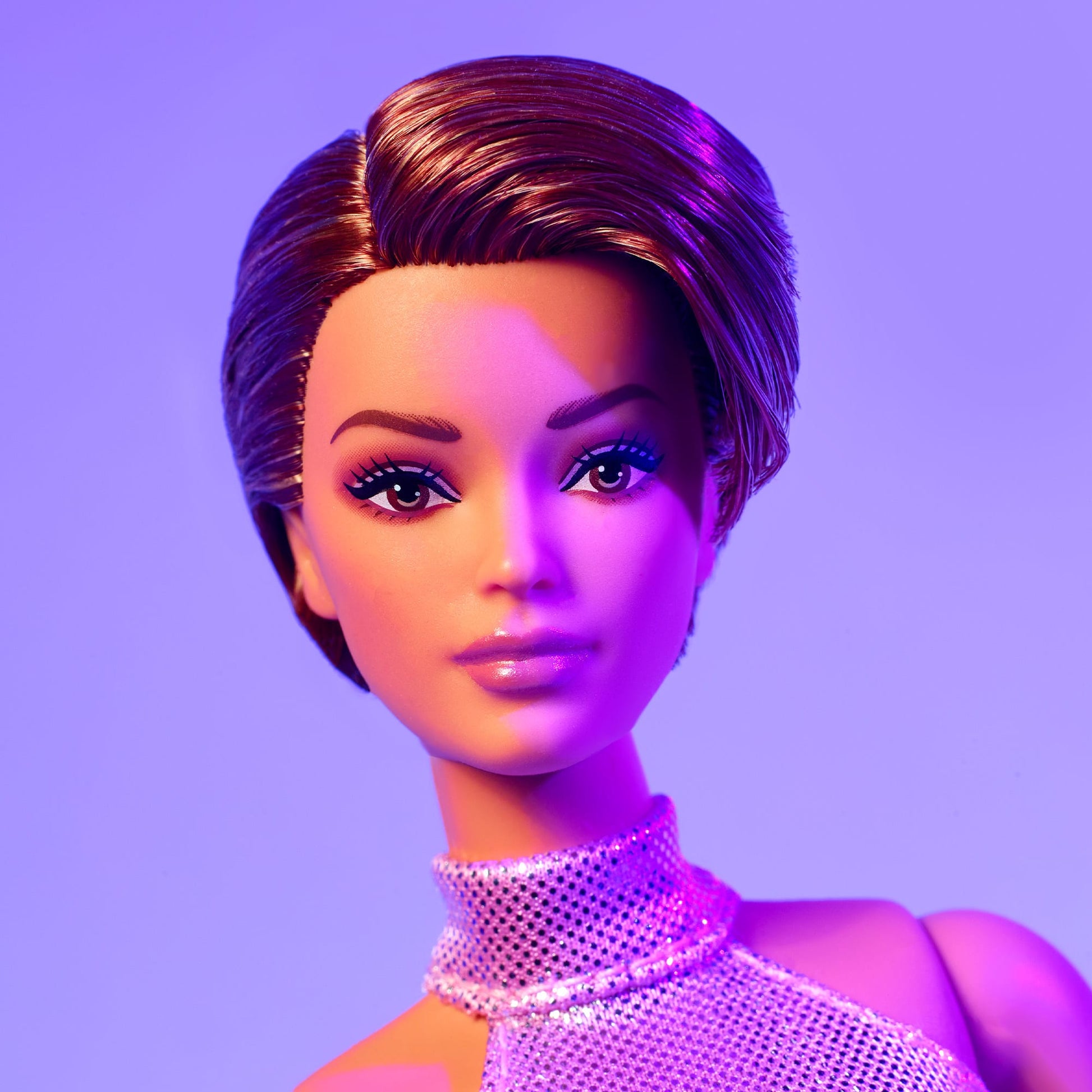 Barbie Looks Doll #22 (Petite, Short Auburn Hair) Búp bê khớp linh hoạt Barbie Signature Mattel HRM14 - Hình ảnh bổ sung 6