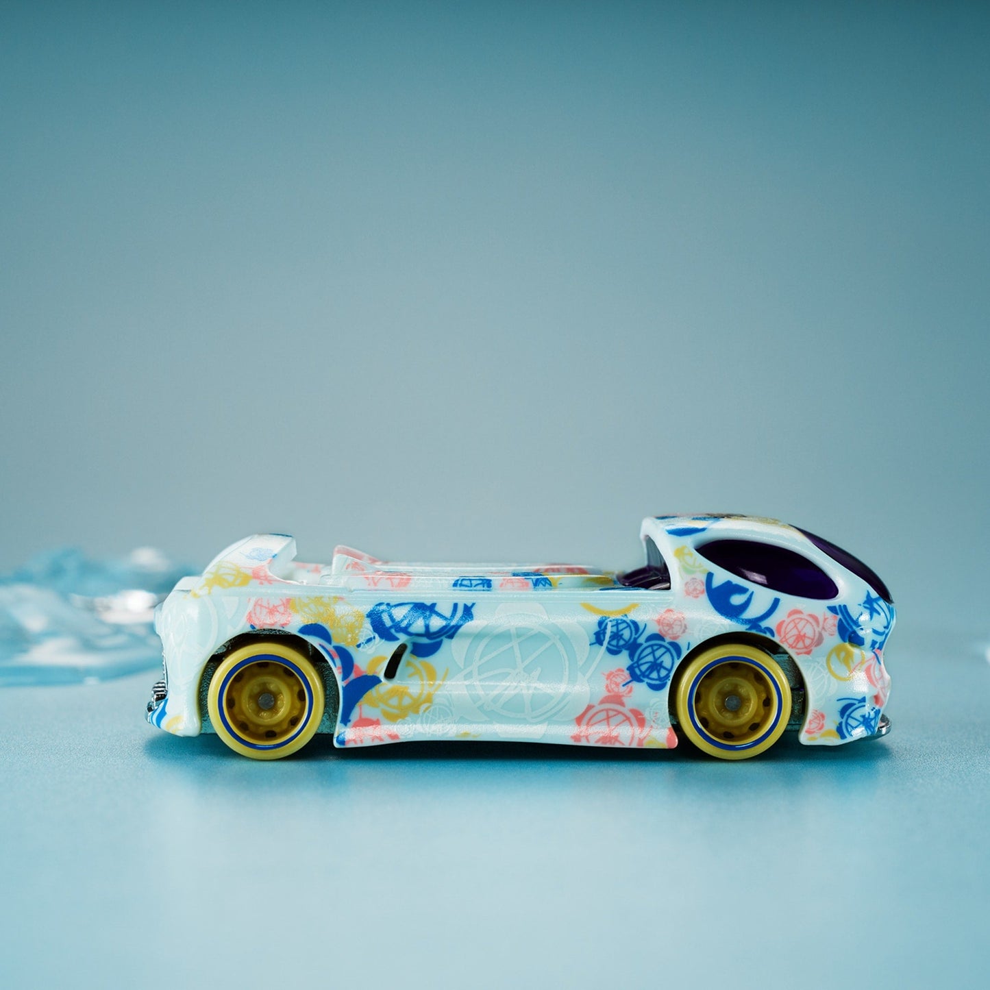 Sean Wotherspoon x adidas x Hot Wheels Deora II Vehicle Xe Mô Hình Đổi Màu Hot Wheels - Góc nhìn khác 3