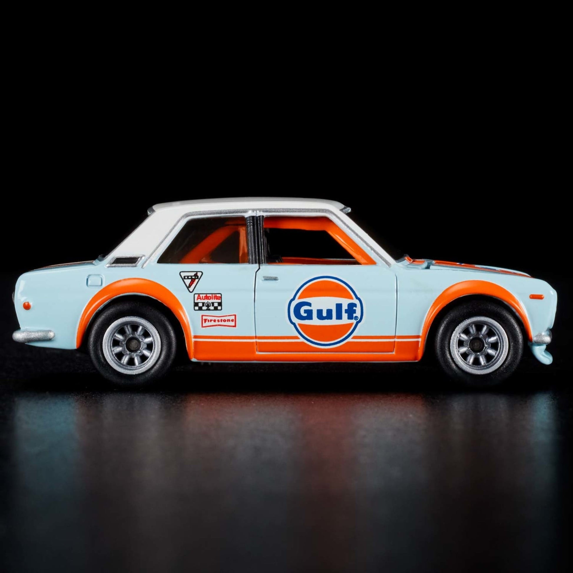 RLC Exclusive Datsun 150 Mô Hình Xe Đua Gulf Hot Wheels Cao Cấp - Góc nhìn khác 3