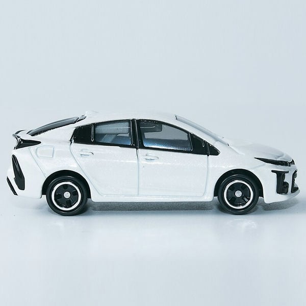 Tomica No. 76 Toyota Prius PHV GR Sport