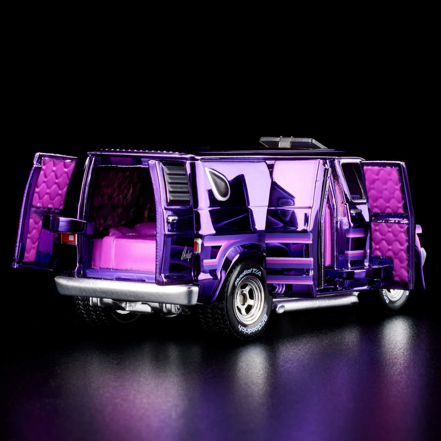 RLC Exclusive ‘70s Dodge Tradesman Van Xe Mô Hình Hot Wheels - Góc nhìn khác 3