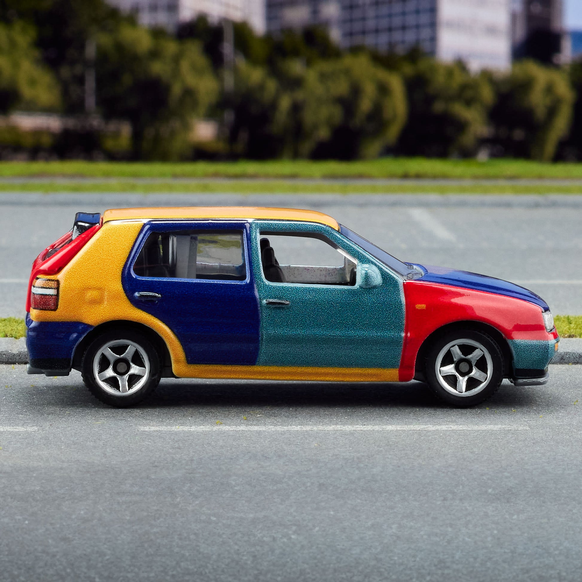 Matchbox 1995 Volkswagen Golf Harlequin - Mô Hình Xe Ô Tô Sưu Tầm Tỉ Lệ 1:64 Matchbox Collectors - Hình ảnh bổ sung 6
