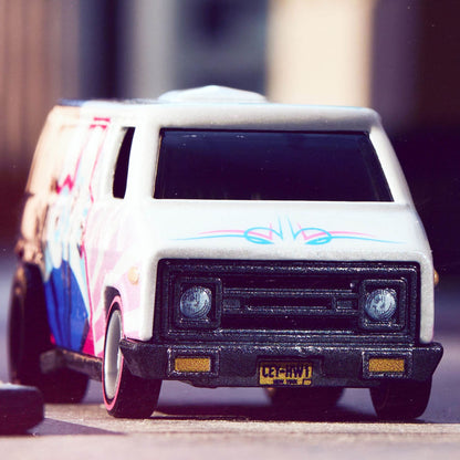 Hot Wheels Cey Adams “LOVE” 70’s Van - Xe Mô Hình Sưu Tầm Die-cast - Hình ảnh bổ sung 5