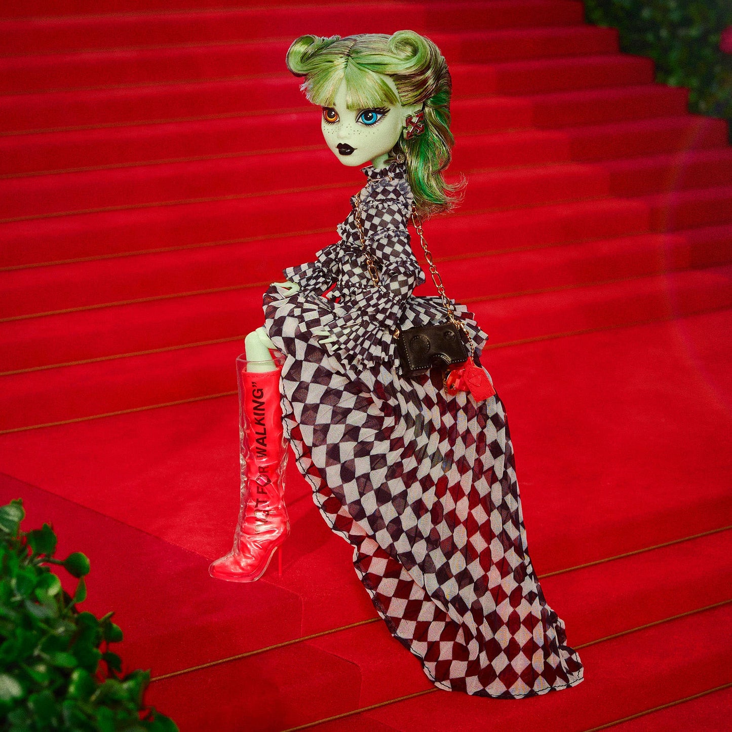 Off-White™ c/o Monster High Harmonie Ghoul Doll - Búp Bê Thời Trang Sưu Tầm Cao Cấp - Hình ảnh chi tiết 2