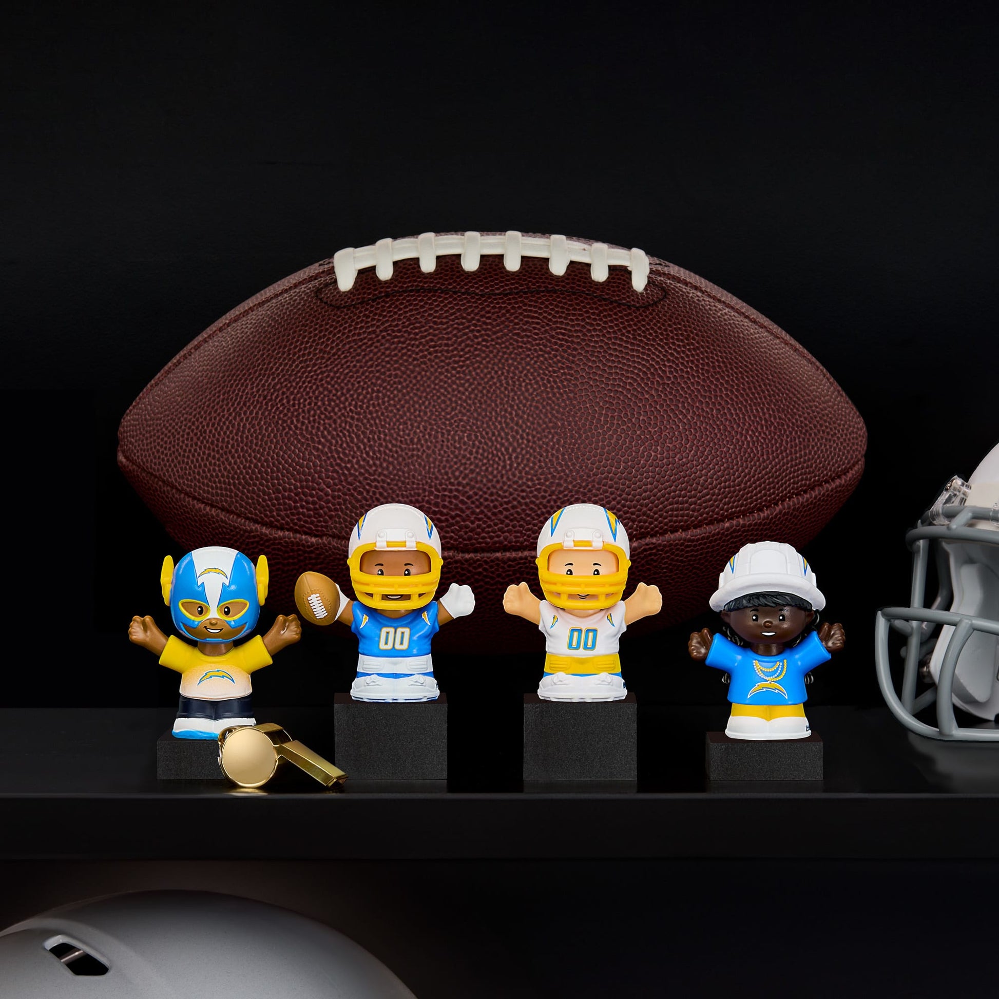 Little People Collector x NFL Los Angeles Chargers Set - Bộ Mô Hình Nhân Vật Thể Thao - Mattel HNJ53 - Hình ảnh chi tiết 2
