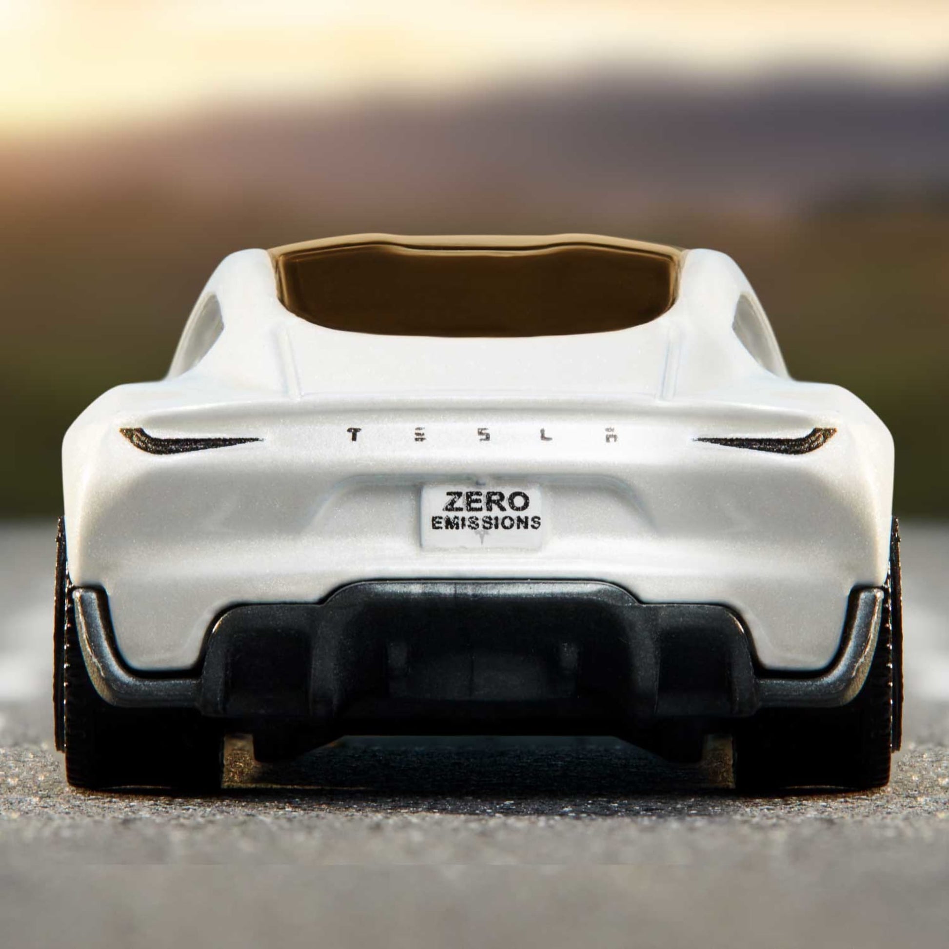 Matchbox Tesla Roadster Mô Hình Xe Điện Tái Chế 1:64 Matchbox - Góc nhìn khác 3