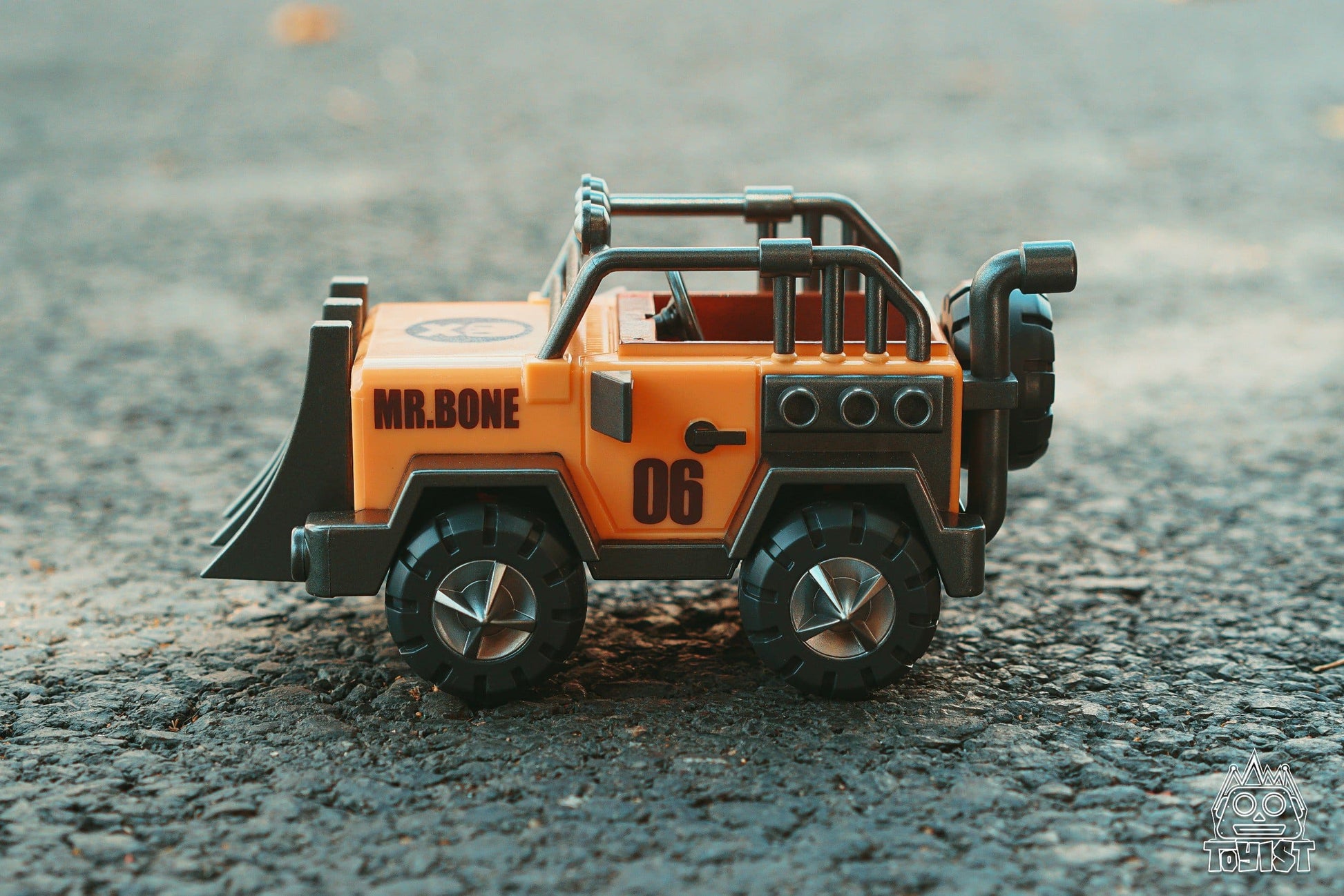 Mr.Bone JR Vehicle - Crazy Jeep - Mô Hình Xe Art Toy My Own Culture - Góc nhìn khác 3