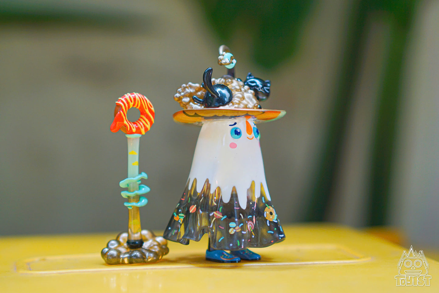 Magic Little White - Snack Version - Mô hình Figure Art Toy cao cấp Zu & Pi - Góc nhìn khác 3