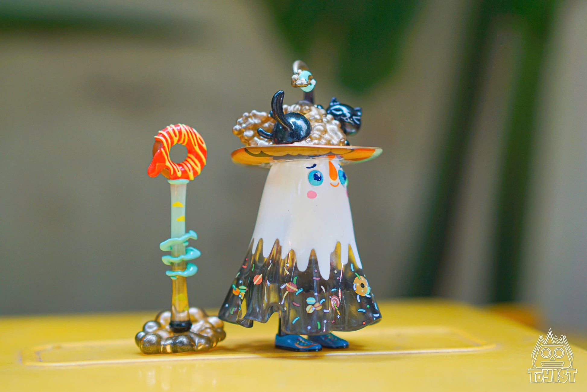 Magic Little White - Snack Version - Mô hình Figure Art Toy cao cấp Zu & Pi - Góc nhìn khác 3