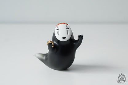 Praying Kaonashi - Mô Hình Vô Diện Cầu Nguyện - TụiTuiDecor