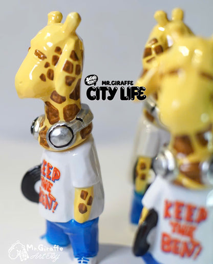 Mr.Giraffe - City Life - Mô Hình Sofubi Nghệ Thuật Mr.Giraffe - Hình ảnh chi tiết 2