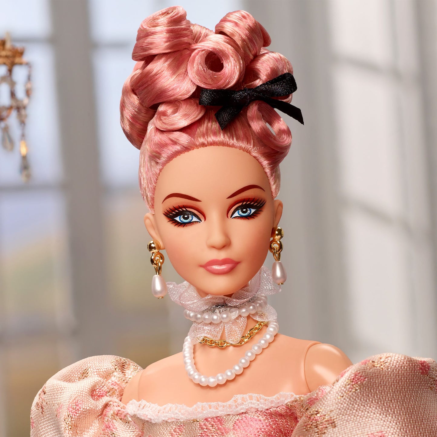 A Tribute to Fashion Barbie Doll - Búp bê sưu tầm cao cấp Mattel Barbie Signature HRM26 - Góc nhìn khác 3