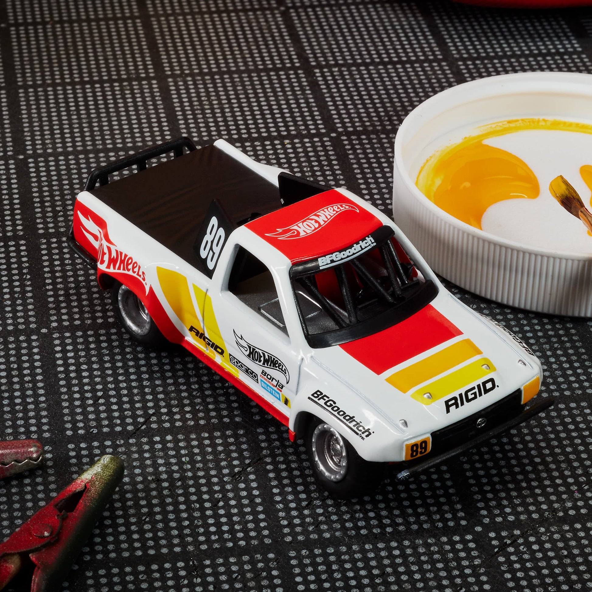 Hot Wheels Elite 64 1989 Toyota HiLux Stadium Truck - Xe Mô Hình Tỷ Lệ 1:64 Cao Cấp - Hot Wheels - Hình ảnh bổ sung 6