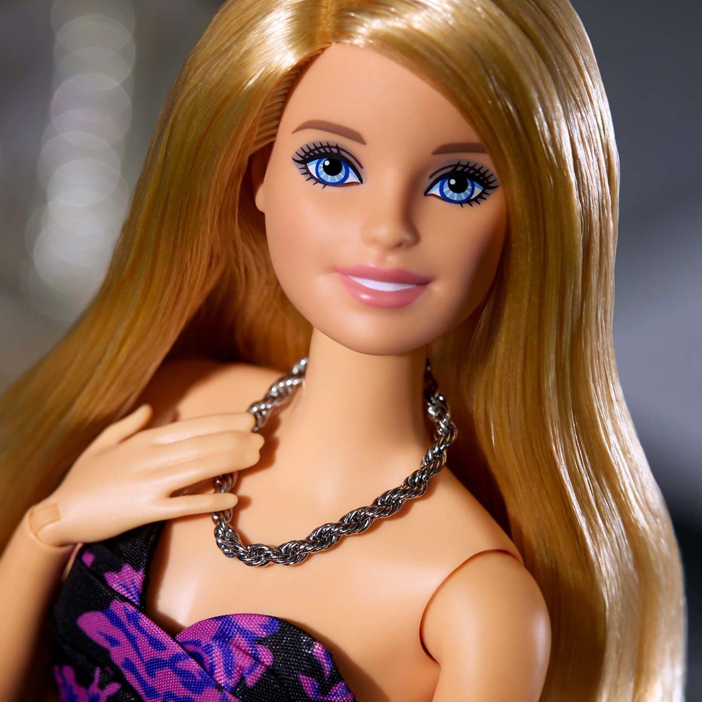 @BarbieStyle Fashion Studio & Doll Set - Bộ Đồ Chơi Búp Bê Thời Trang Cao Cấp - Barbie Signature HBX98 - Hình ảnh bổ sung 4