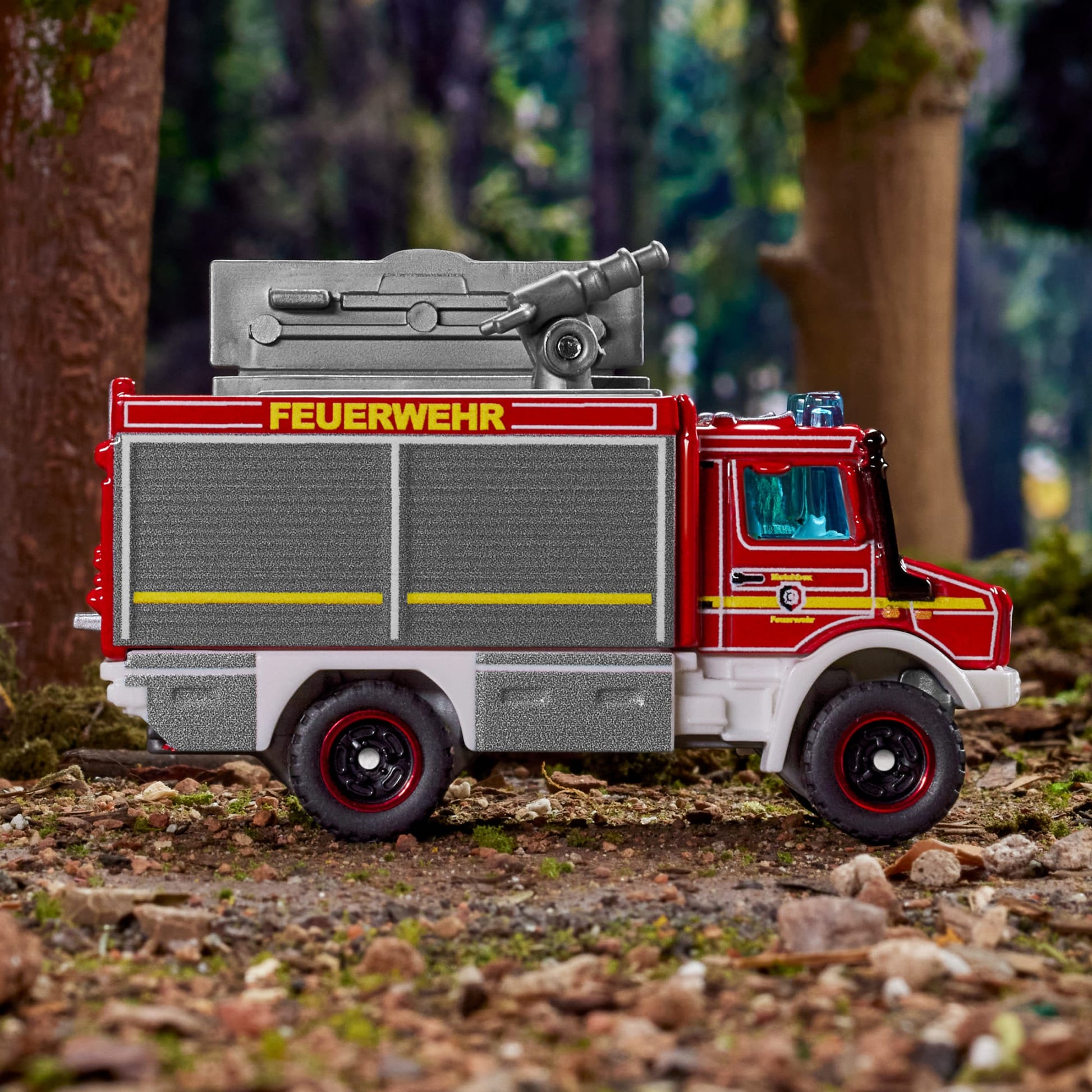 Matchbox Collectors Mercedes-Benz Unimog Fire Truck - Xe Cứu Hỏa Mô Hình Kim Loại Cao Cấp - Hình ảnh bổ sung 6